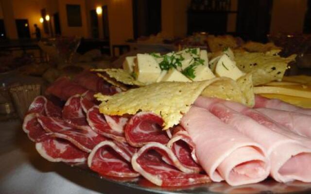 Camino Real Plaza Hotel