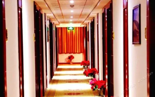 Dunhuang Holiday Hotel
