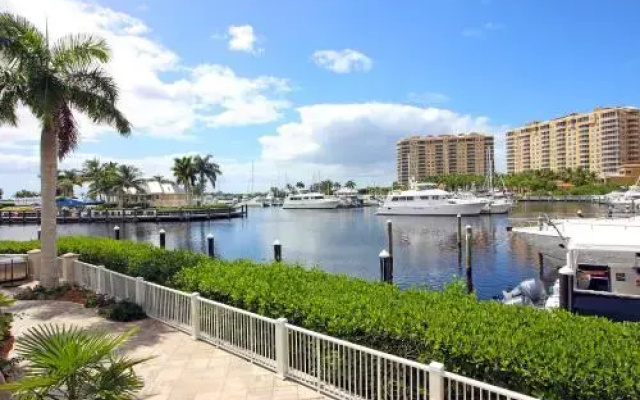 Waterfront Villa Id5218