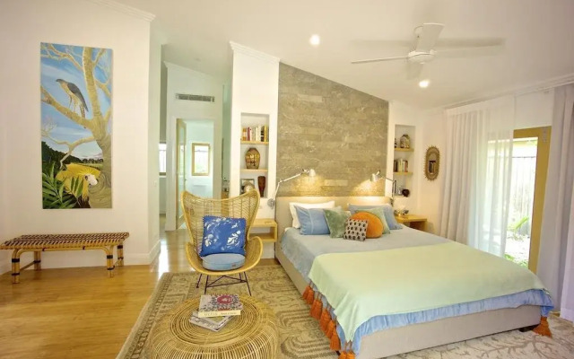 Pineapple Petes Beach House