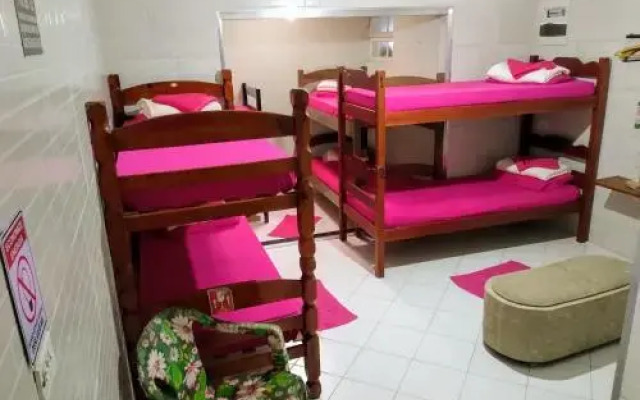 Santo Drop Skate Hostel