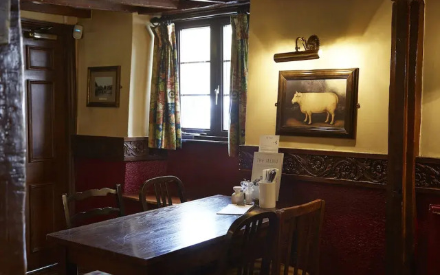 Queens Head Htl Milton Ernest