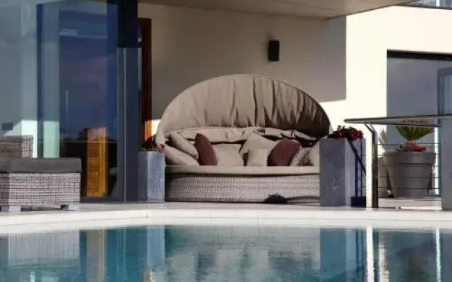 Villa La Riviera