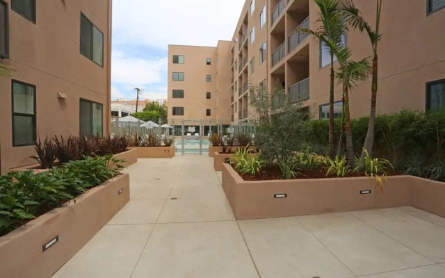 Modern Downtown Apartments by Barsala