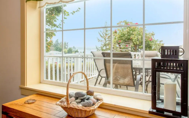 789 Alexander St Home by RedAwning