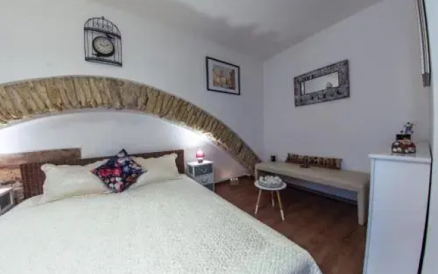 Beautiful Old Town Apartment