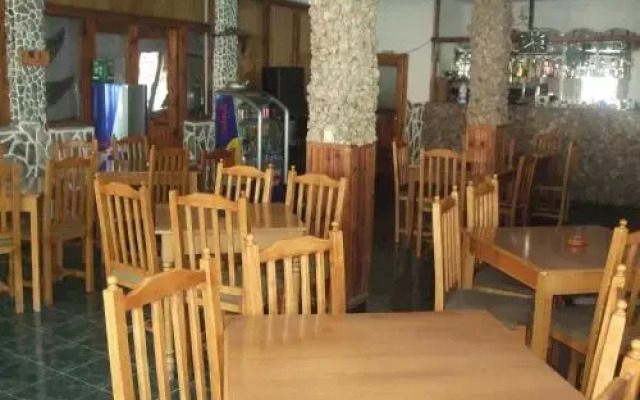 Rozafa Ferry & Accommodation