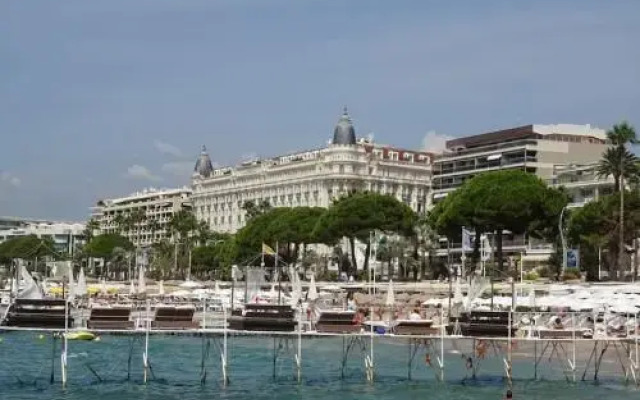 Le Colony