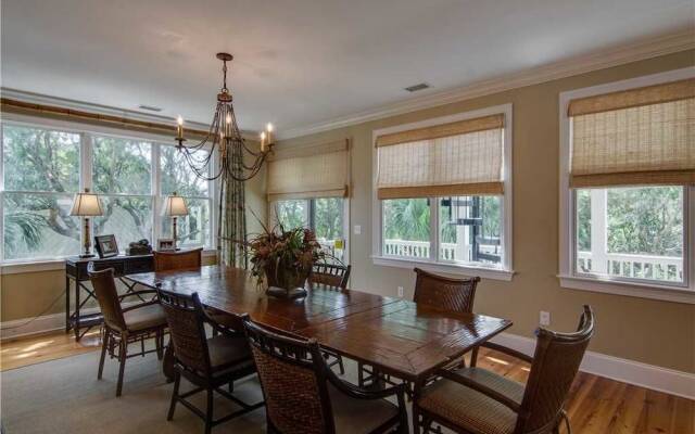 Palm Boulevard 4003 by RedAwning