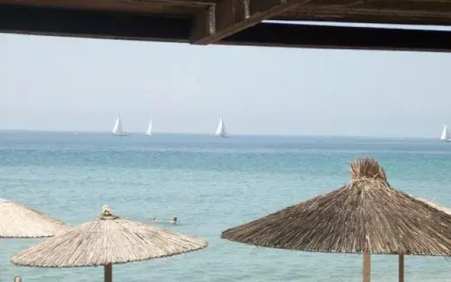 Lysistrata Bungalows
