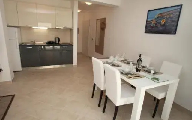 Villa Iris Apartments
