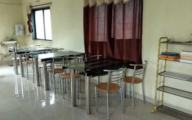 Hotel Girija Resort