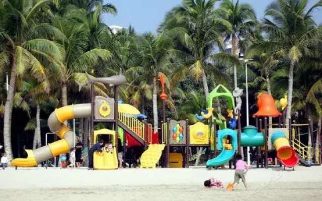 Dream Plus Apart Hotel & Youth Hostel