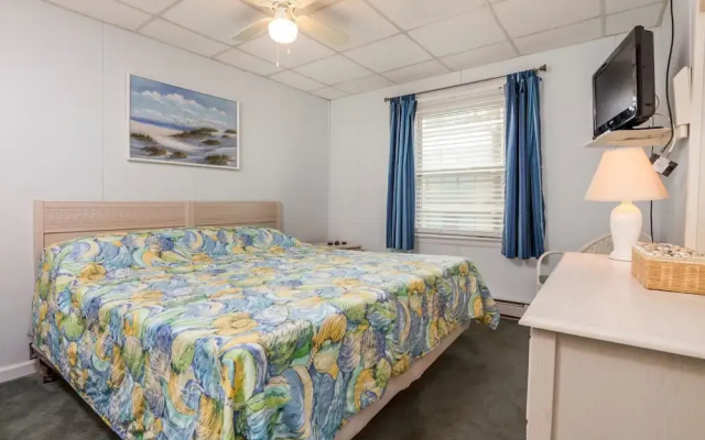 46th St Windjammer 302 1Br Condo