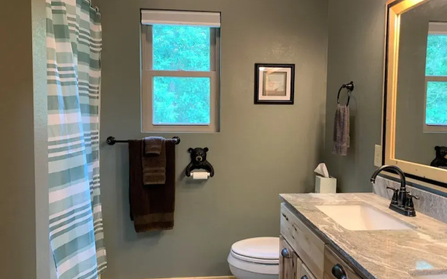 Hunter Jack's - 2 Br cabin by RedAwning