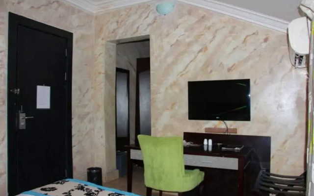 Emirates International Hotel & Suites