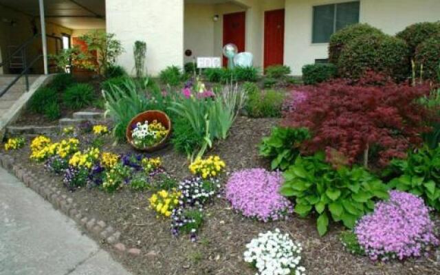 Gatlinburg Chateau Condo #106 by RedAwning