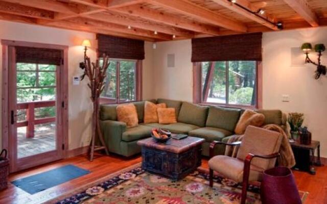 Weil Luxury Vacation Cabin by RedAwning