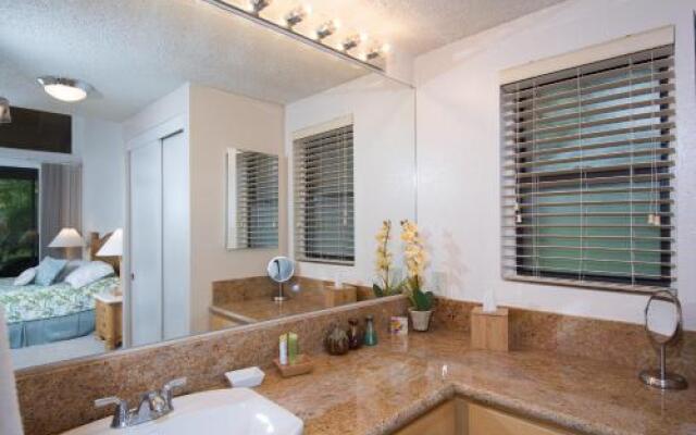 Palekaiko (Paradise) - 2 Br condo by RedAwning