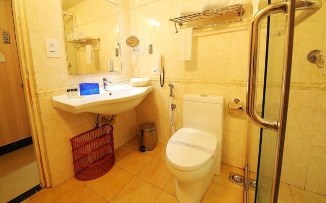 OYO Premium Vytilla Bypass