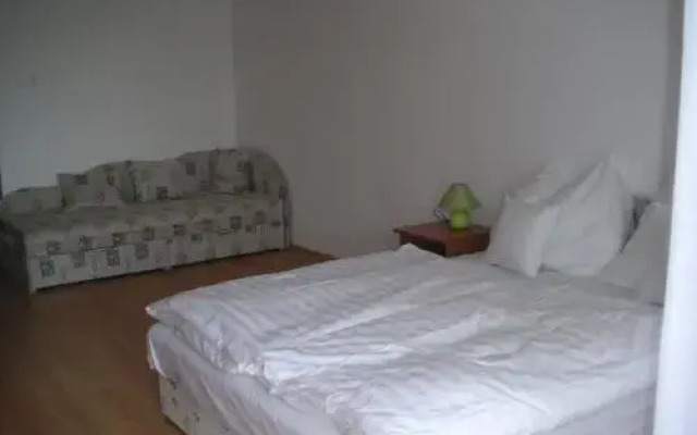 Lantos Apartmanház