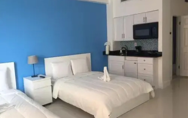 Hollywood Beachfront Condo w/Pool