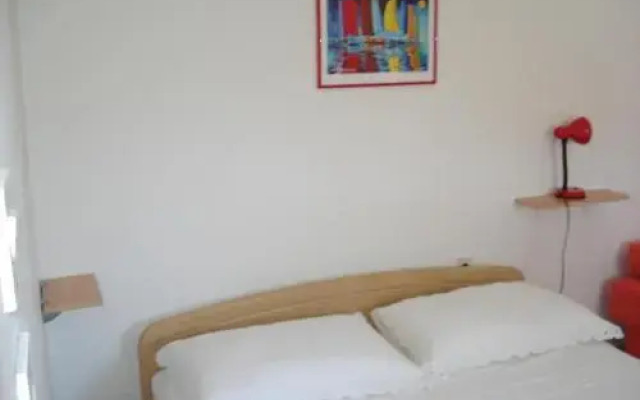 Three-Bedroom Holiday Home in Sutivan