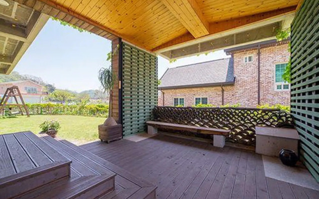 Ganghwa Sorae Gallery Pension
