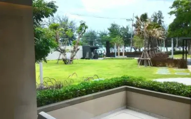 Lumpini Park Beach Cha-am by Wachira