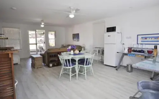 Retro Beach Flat
