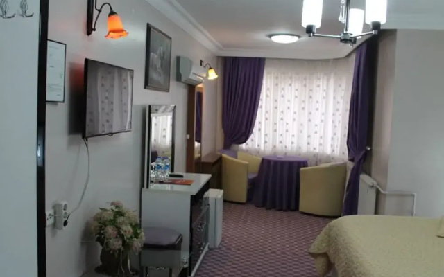 Nahi̇ta Hotel