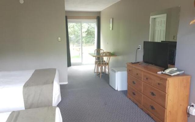 The Spirit Rock Outpost & Lodge