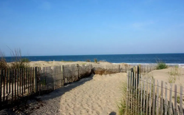 Seaquestor A - 2 Br Townhouse