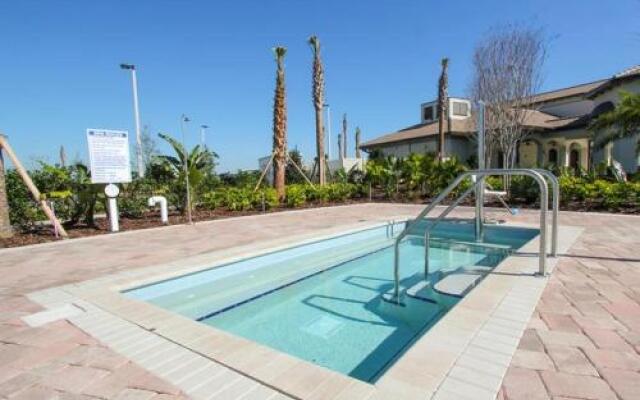 Champions Gate Resort Eight Bedroom House with Private Pool 2R5