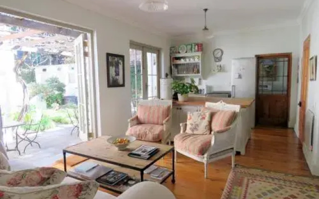 Au Pear Boutique Guest House