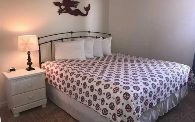 River Oaks Fairways 10-B