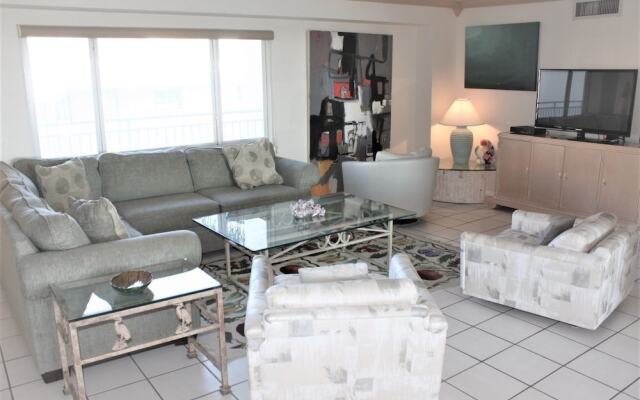 Jamaica Royale 204 - 2 Br Condo