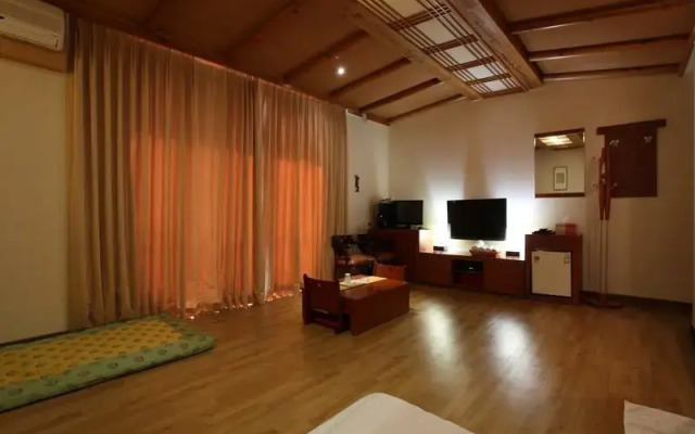 WeolmoonJes Hotel