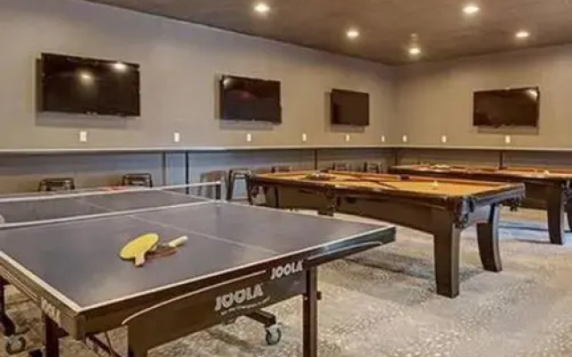 UT Social Suite + Pool + Gym
