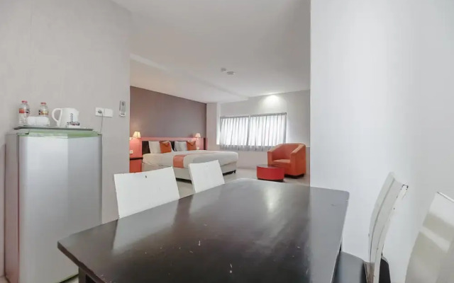 RedDoorz Premium near Pantai Losari 2