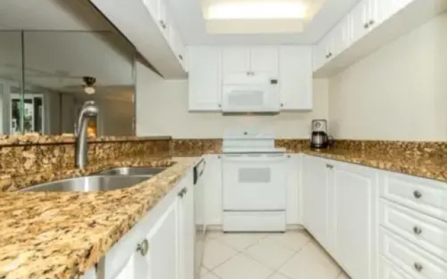 Deluxe Seaside Condo with Gorgeous View and Olympic-Size Pool by RedAwning