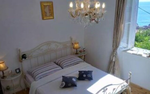 Old Dinka Studio Apartment