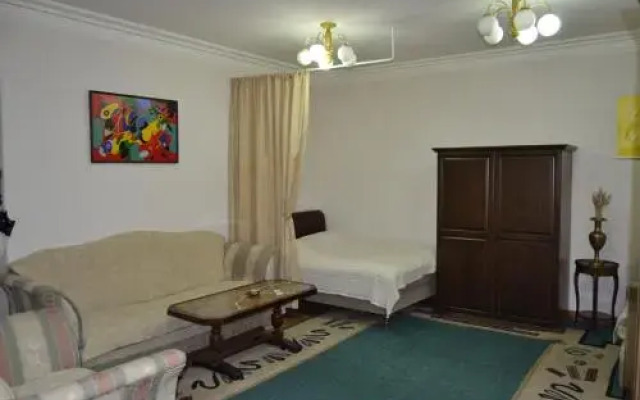 Saryan Street Studio Apartment