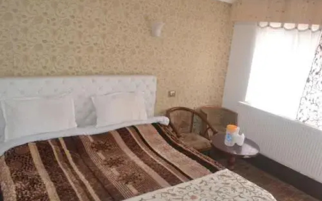 Hotel Fifth Season - Pahalgam