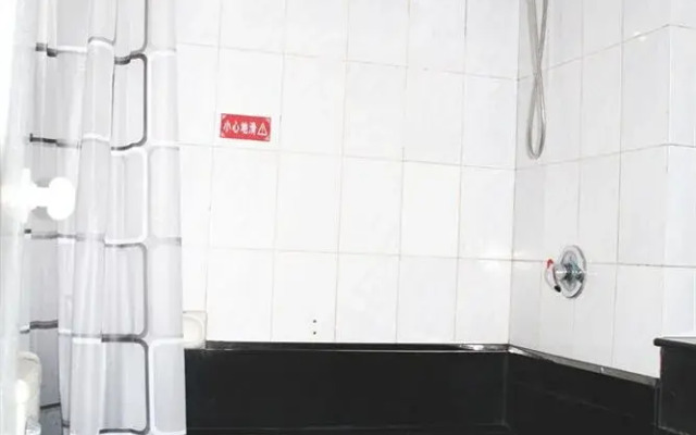 Qingdao Yingshi Hotel