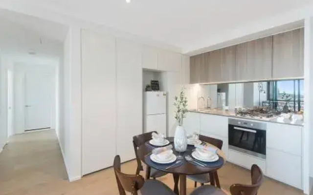 MEL Waterview 2bed Pool Gym Free Parking Vdo-17