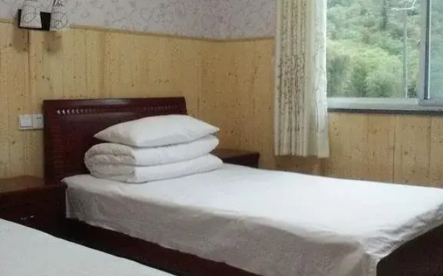 Anji Mingquan Hotel