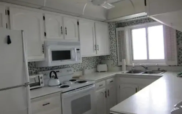 Jamaica Royale 703 - 2 Br Condo