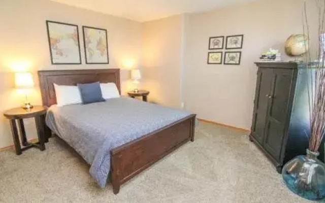 Hubbert Hideaway - 4 Br home by RedAwning
