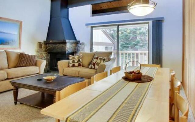 Great Condo In Popular Kingswood Village